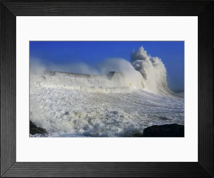 Framed Print : Storm waves (Storm Eowyn), Porthcawl Pier, South Wales, United Kingdom