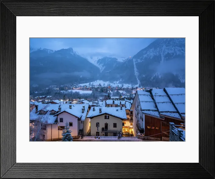 Framed Print : View of the snow covered town centre and mountainous background in winter, Courmayeur, Aosta Valley, Italian Alps, Italy