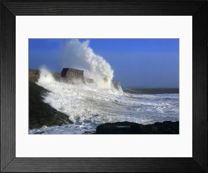 Framed Print : Storm waves (Storm Eowyn), Porthcawl Pier, South Wales, United Kingdom