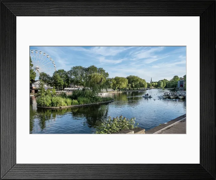 Framed Print : Scenic view of the River Avon on a sunny day, Stratford-upon-Avon, Warwickshire, England, United Kingdom Framed Print : Scenic view of the River Avon on a sunny day, Stratford-upon-Avon, Warwickshire, England, United Kingdom