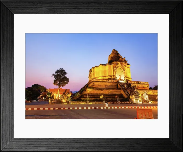 Framed Print : Wat Chedi Luang Varavihara, Chiang Mai, Thailand Framed Print : Wat Chedi Luang Varavihara, Chiang Mai, Thailand