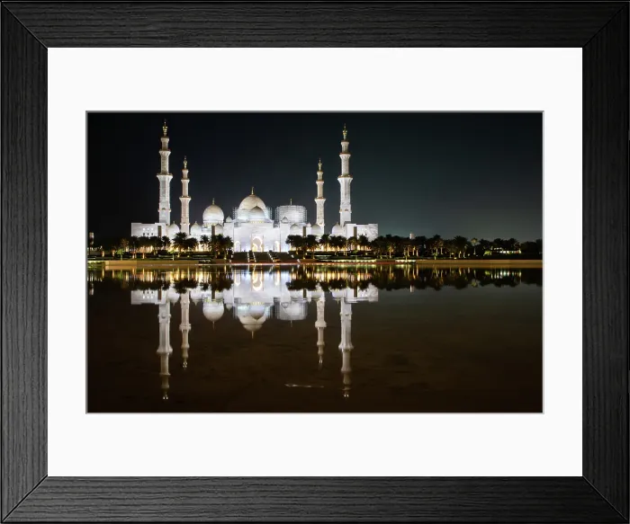Framed Print : Sheikh Zayed Grand Mosque in Abu Dhabi, United Arab Emirates Framed Print : Sheikh Zayed Grand Mosque in Abu Dhabi, United Arab Emirates