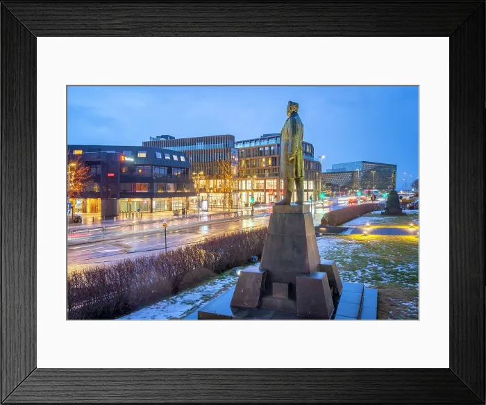 Framed Print : View of Hannes Hafstein statue at the Prime Minister's Office in city centre of Reykjavik at dusk, Reykjavik, Iceland Framed Print : View of Hannes Hafstein statue at the Prime Minister's Office in city centre of Reykjavik at dusk, Reykjavik, Iceland