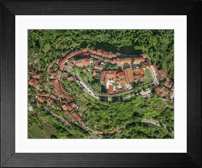 Framed Print : Hilltop village of Motovun, Istria, Croatia Framed Print : Hilltop village of Motovun, Istria, Croatia