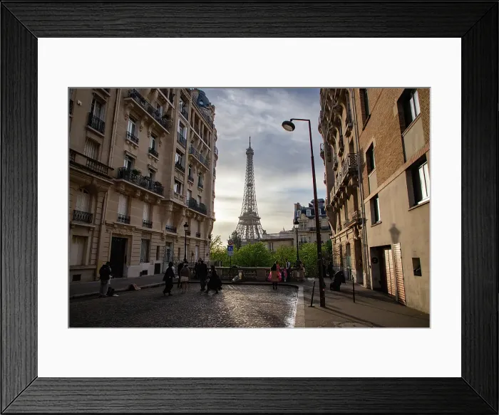 Framed Print : Sunrise in Paris with the Eiffel Tower, Paris, France Framed Print : Sunrise in Paris with the Eiffel Tower, Paris, France