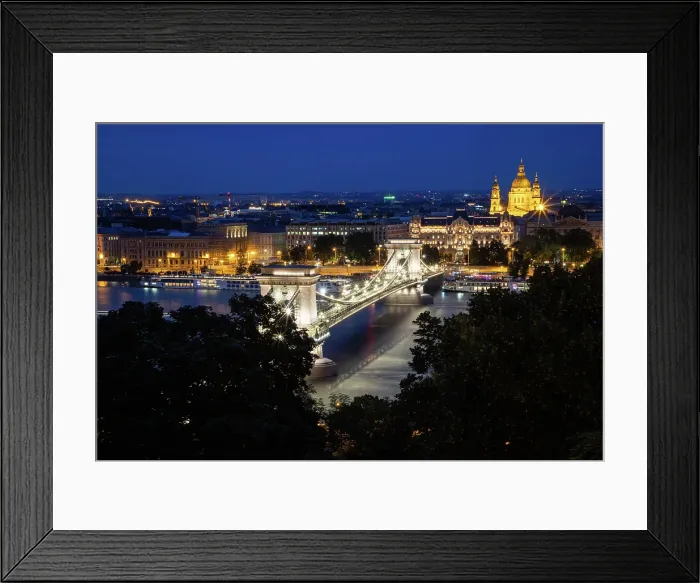 Framed Print : Budapest in the evening, with Parliament and Chain Bridge over the River Danube, UNESCO, Budapest, Hungary Framed Print : Budapest in the evening, with Parliament and Chain Bridge over the River Danube, UNESCO, Budapest, Hungary
