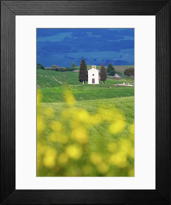 Framed Print : View towards the iconic Chapel of Madonna di Vitaleta, Val d'Orcia, UNESCO, Tuscany, Italy Framed Print : View towards the iconic Chapel of Madonna di Vitaleta, Val d'Orcia, UNESCO, Tuscany, Italy