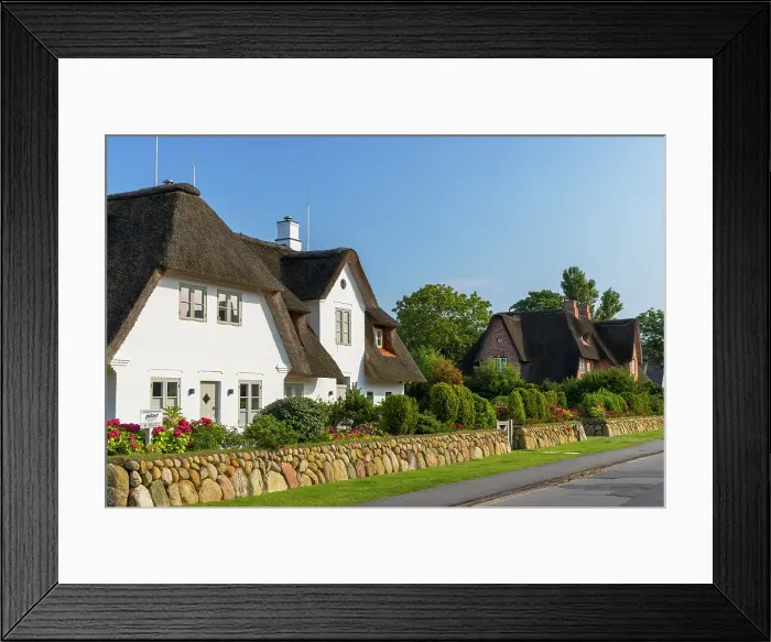 Framed Print : Traditional thatched houses, Keitum, Sylt, Schleswig Holstein, Germany, Europe Framed Print : Traditional thatched houses, Keitum, Sylt, Schleswig Holstein, Germany, Europe