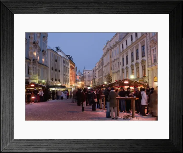 Framed Print : Stalls and people at Christmas Market, Stadtplatz, Steyr, Oberosterreich (Upper Austria) Framed Print : Stalls and people at Christmas Market, Stadtplatz, Steyr, Oberosterreich (Upper Austria)