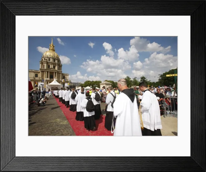 Framed Print : Mass on Place Vauban at the end of a traditionalist Catholic pilgrimage organised by Saint Pie X fraternity, Paris Framed Print : Mass on Place Vauban at the end of a traditionalist Catholic pilgrimage organised by Saint Pie X fraternity, Paris