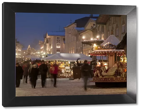 Christmas Market stalls and people at Marktstrasse at twilight, Bad Tolz spa town, Bavaria, Germany
