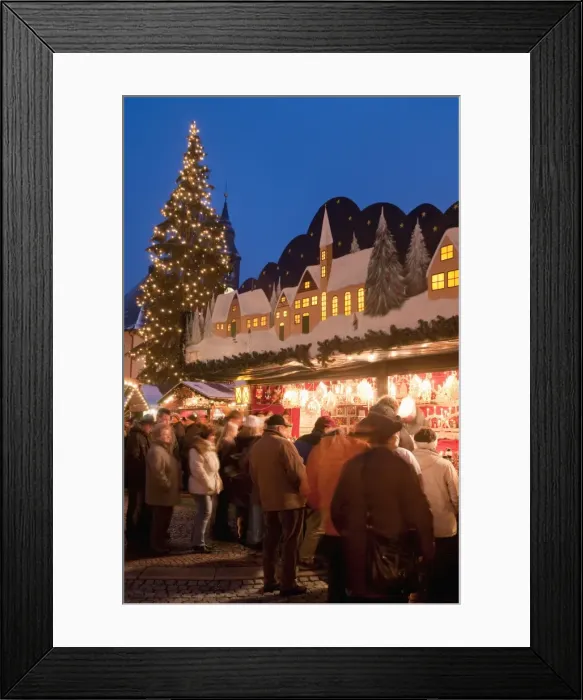 Framed Print : Christmas Market with decorated stall, people and Christmas tree at twilight Framed Print : Christmas Market with decorated stall, people and Christmas tree at twilight
