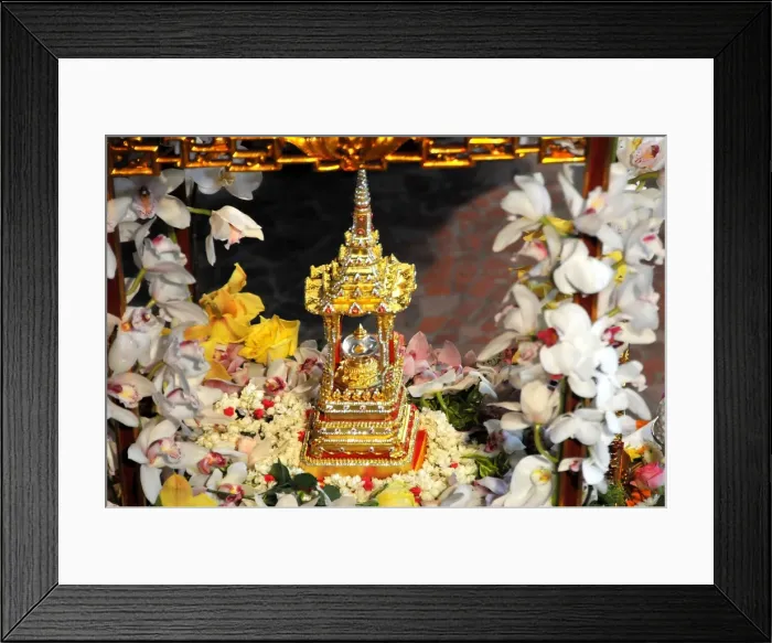 Framed Print : Shakyamuni Buddha relics, Paris, France, Europe Framed Print : Shakyamuni Buddha relics, Paris, France, Europe