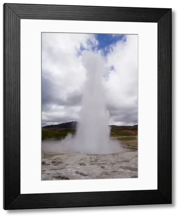 Framed Print : Strokkur Geyser erupting, Geysir, Iceland, Polar Regions Framed Print : Strokkur Geyser erupting, Geysir, Iceland, Polar Regions