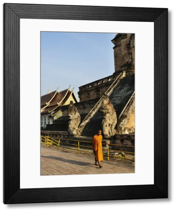 Framed Print : Monk walking past Wat Chedi Luang, Chiang Mai, Thailand, Southeast Asia, Asia Framed Print : Monk walking past Wat Chedi Luang, Chiang Mai, Thailand, Southeast Asia, Asia