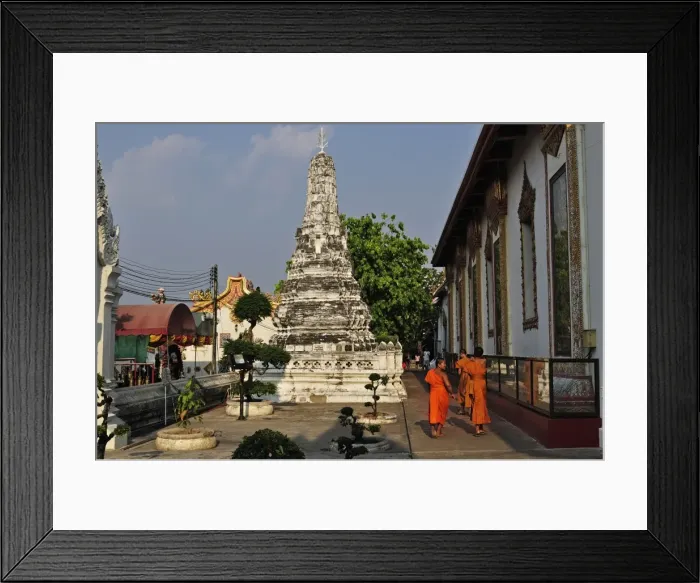 Framed Print : Stupa (chedi) and monks, Wat Phanan Choeng, Ayutthaya, UNESCO World Heritage Site Framed Print : Stupa (chedi) and monks, Wat Phanan Choeng, Ayutthaya, UNESCO World Heritage Site
