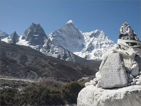 Mani stone, Solu Khumbu Everest Region, Sagarmatha National Park, Himalayas, Nepal, Asia