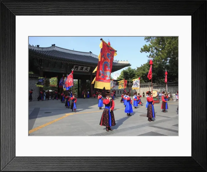 Framed Print : Changing of the Guards, Deoksugung Palace (Palace of Virtuous Longevity) Framed Print : Changing of the Guards, Deoksugung Palace (Palace of Virtuous Longevity)
