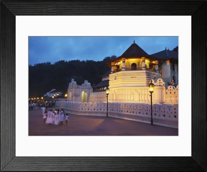 Framed Print : People outside Temple of the Tooth (Sri Dalada Maligawa) at dusk, UNESCO World Heritage Site
