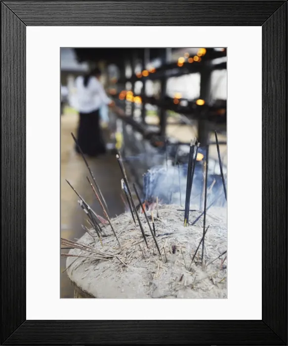 Framed Print : People lighting candles in prayer in Temple of the Tooth (Sri Dalada Maligawa) Framed Print : People lighting candles in prayer in Temple of the Tooth (Sri Dalada Maligawa)