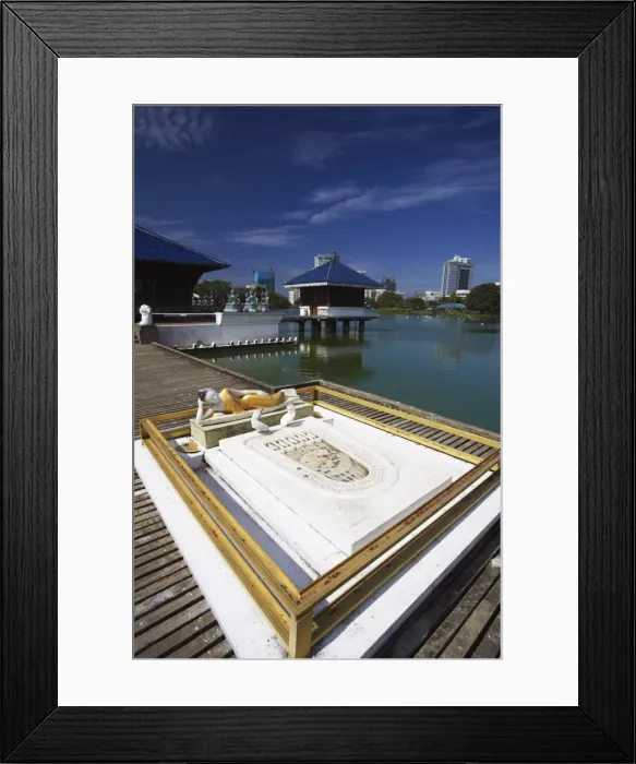 Framed Print : Seema Malakaya Temple on Beira Lake, Cinnamon Gardens, Colombo, Sri Lanka, Asia Framed Print : Seema Malakaya Temple on Beira Lake, Cinnamon Gardens, Colombo, Sri Lanka, Asia