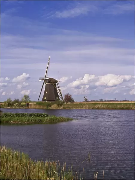 Windmill at Kinderdijk, UNESCO World Heritage Site, near Rotterdam, Netherlands, Europe