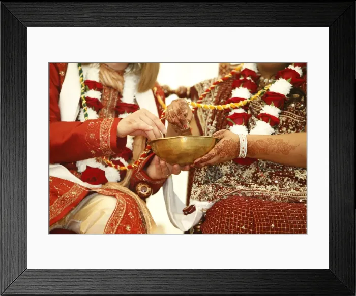 Framed Print : Hindu wedding at Bhaktivedanta Manor, Watford, Hertfordshire, England, United Kingdom