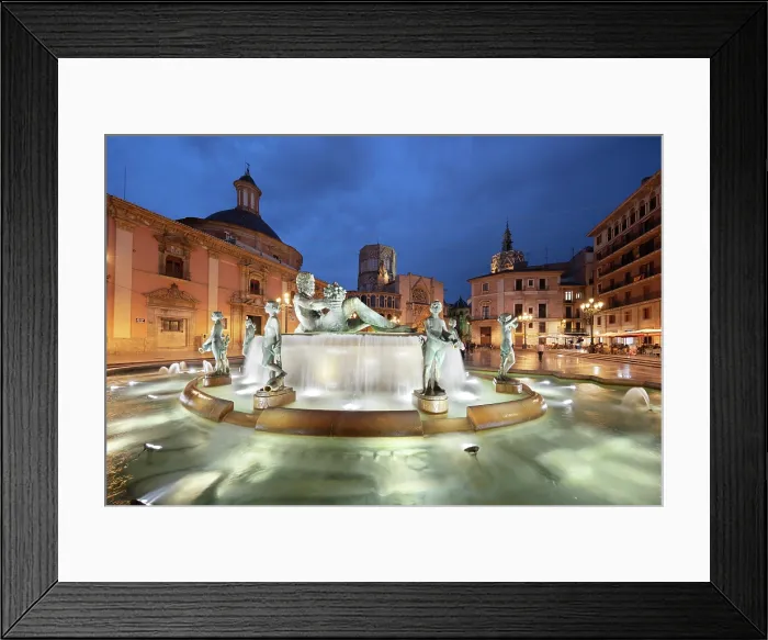 Framed Print : Plaza de la Virgen and the Turia fountain and cathedral in the old town lit up at night, Valencia, Spain, Europe Framed Print : Plaza de la Virgen and the Turia fountain and cathedral in the old town lit up at night, Valencia, Spain, Europe