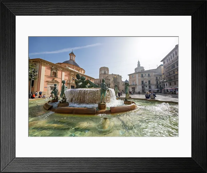 Framed Print : Plaza de la Virgen and the Turia fountain and cathedral in the old town, Valencia, Spain, Europe Framed Print : Plaza de la Virgen and the Turia fountain and cathedral in the old town, Valencia, Spain, Europe