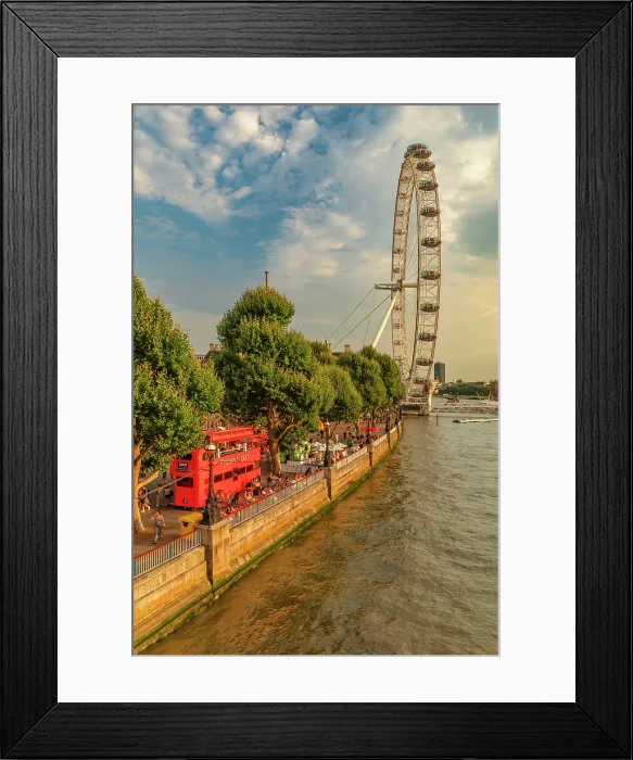 Framed Print : Promenade an der Themse mit London Eye-Riesenrad, London, England, Grovbritannien Framed Print : Promenade an der Themse mit London Eye-Riesenrad, London, England, Grovbritannien