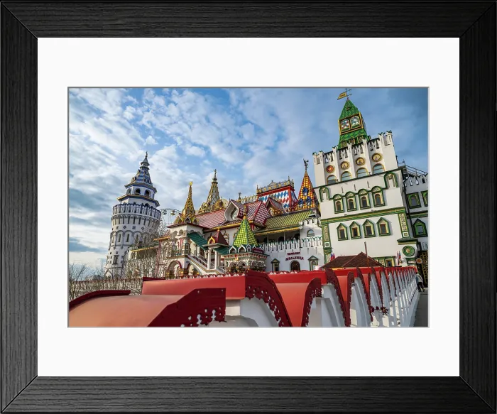 Framed Print : Souvenir and handicraft Izmaylovo Market, Moscow, Russia Framed Print : Souvenir and handicraft Izmaylovo Market, Moscow, Russia