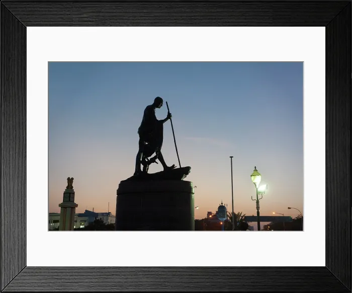 Framed Print : Mahatma Gandhi statue erected on the promenade along Marina Beach, Chennai (Madras), Coromandel Coast, Tamil Nadu state, South India, Asia Framed Print : Mahatma Gandhi statue erected on the promenade along Marina Beach, Chennai (Madras), Coromandel Coast, Tamil Nadu state, South India, Asia