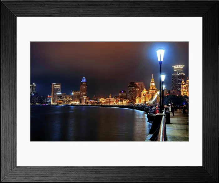 Framed Print : Magnificent view of the Bund at night along the Huangpu River, Shanghai, China Framed Print : Magnificent view of the Bund at night along the Huangpu River, Shanghai, China