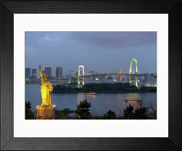 Framed Print : Rainbow Bridge, with in the foreground the replica of the Statue of Liberty, seen from Odaiba, a large artificial island in Tokyo Bay, Japan
