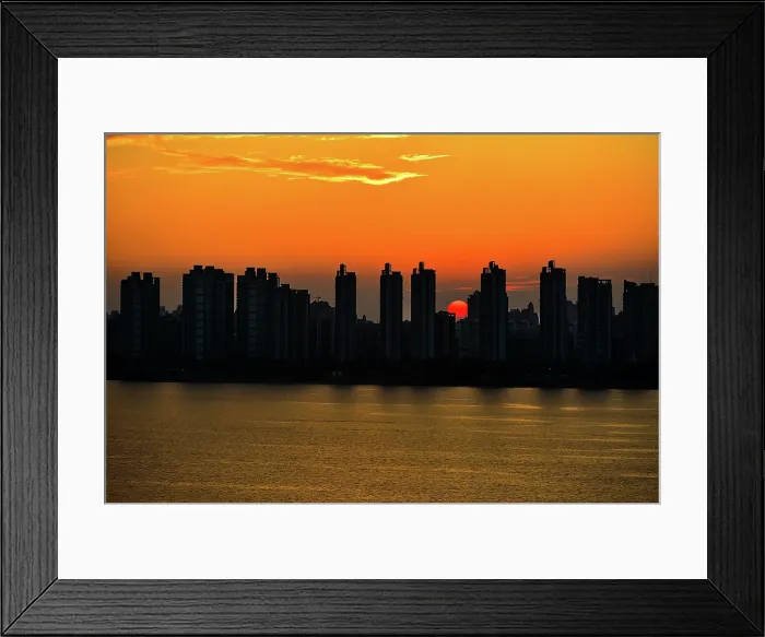 Framed Print : Sunset view of Nanchang City and Ganjiang River from the Pavilion of Prince Teng, Nanchang, Jiangxi Province, China Framed Print : Sunset view of Nanchang City and Ganjiang River from the Pavilion of Prince Teng, Nanchang, Jiangxi Province, China