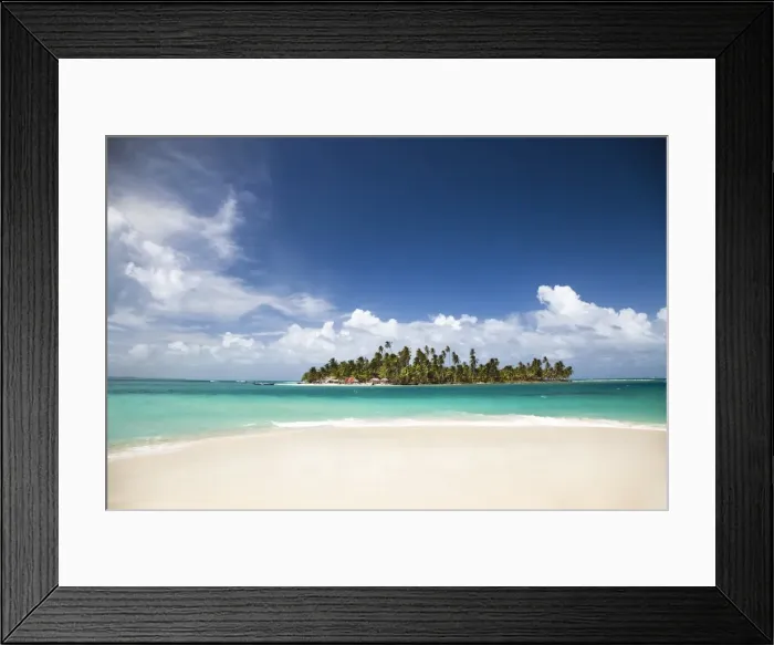 Framed Print : Diablo Island (Niatupu) in San Blas Islands seen from the beach of Dog Island