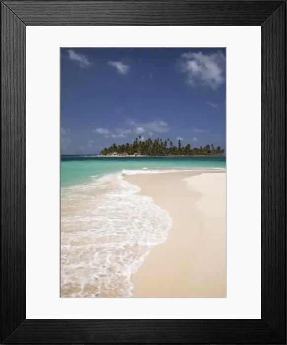 Framed Print : Sandy beach with Diablo Island (Niatupu) in background, San Blas Islands Framed Print : Sandy beach with Diablo Island (Niatupu) in background, San Blas Islands