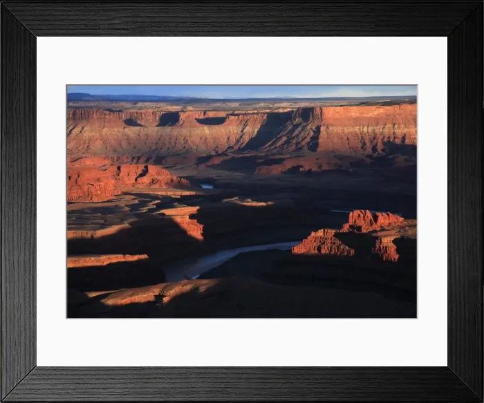 Framed Print : The Colorado River makes a huge S-bend under Deadhorse Point, a famous viewpoint across Canyonlands National Park, near Moab, Utah, United States of America Framed Print : The Colorado River makes a huge S-bend under Deadhorse Point, a famous viewpoint across Canyonlands National Park, near Moab, Utah, United States of America
