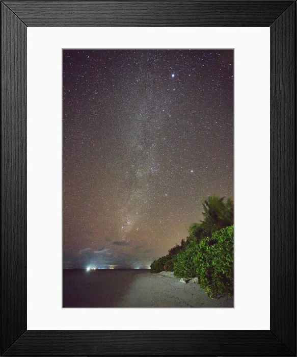 Framed Print : The Milky Way and Southern Cross in the southern night sky, seen from the beach on Havodda Island, Gaafu Dhaalu atoll, Maldives Framed Print : The Milky Way and Southern Cross in the southern night sky, seen from the beach on Havodda Island, Gaafu Dhaalu atoll, Maldives