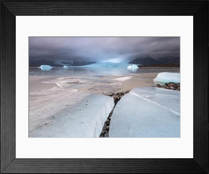 Framed Print : Ice Blocks at Fjallsarlon Iceberg Lagoon backed by the Fjallsjokull Glacier, Vatnajokull National Park, Southern Iceland, Europe Framed Print : Ice Blocks at Fjallsarlon Iceberg Lagoon backed by the Fjallsjokull Glacier, Vatnajokull National Park, Southern Iceland, Europe