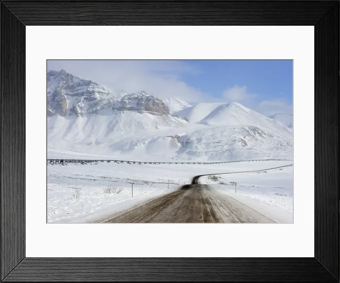 Framed Print : Oil pipeline from Prudhoe Bay to Valdez in the Arctic winter along the Dalton Highway, Haul Road, Alaska, USA Framed Print : Oil pipeline from Prudhoe Bay to Valdez in the Arctic winter along the Dalton Highway, Haul Road, Alaska, USA