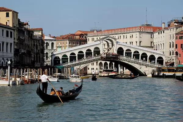Rialto Bridge, Grand Canal, Venice, UNESCO World Heritage Site, Veneto, Italy, Europe