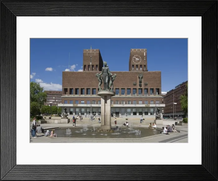Framed Print : Family Group bronze sculpture on the harbour side outside the Town Hall Framed Print : Family Group bronze sculpture on the harbour side outside the Town Hall