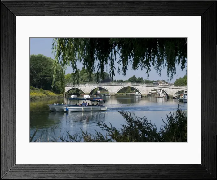 Framed Print : The bridge over the Thames at Richmond, Surrey, England, United Kingdom, Europe Framed Print : The bridge over the Thames at Richmond, Surrey, England, United Kingdom, Europe