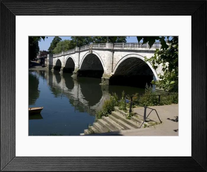 Framed Print : The bridge over the Thames at Richmond, Surrey, England, United Kingdom, Europe Framed Print : The bridge over the Thames at Richmond, Surrey, England, United Kingdom, Europe