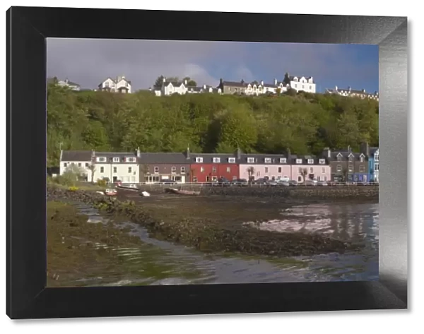 Tobermory, Mulls chief town with brightly coloured houses, Isle of Mull
