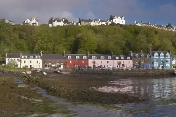 Tobermory, Mulls chief town with brightly coloured houses, Isle of Mull
