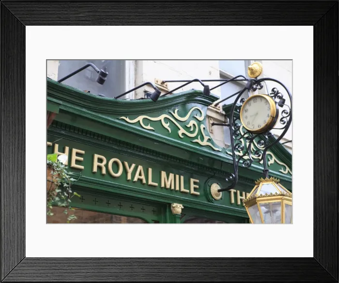 Framed Print : The Royal Mile pub, Old Town, Edinburgh, Scotland, United Kingdom, Europe Framed Print : The Royal Mile pub, Old Town, Edinburgh, Scotland, United Kingdom, Europe