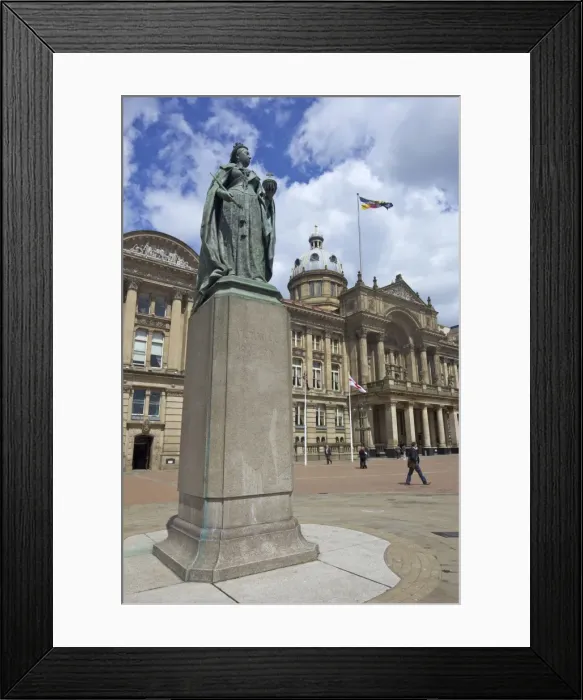 Framed Print : Queen Victoria Statue and Town Hall in spring sunshine, Birmingham, West Midlands Framed Print : Queen Victoria Statue and Town Hall in spring sunshine, Birmingham, West Midlands