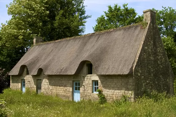 Typical ancient Breton thatched house, near Lorient, Morbihan, Brittany, France, Europe